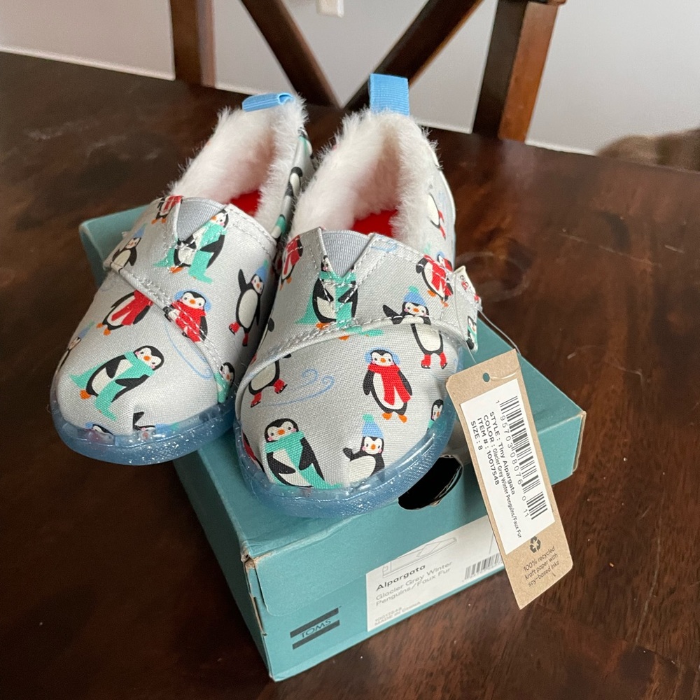 Toddler girls Tom’s
